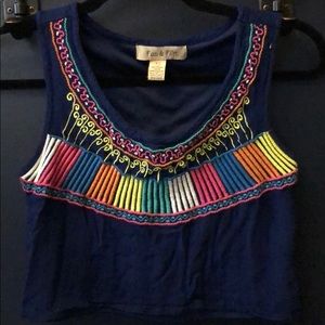 Cute embroidered crop top - XS and NEW